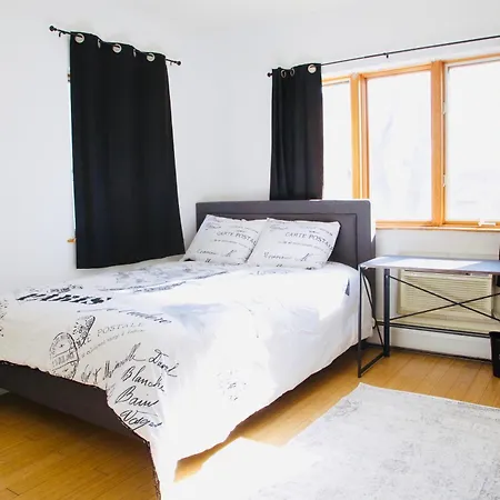 Brighton Beach Room P Close To Subway